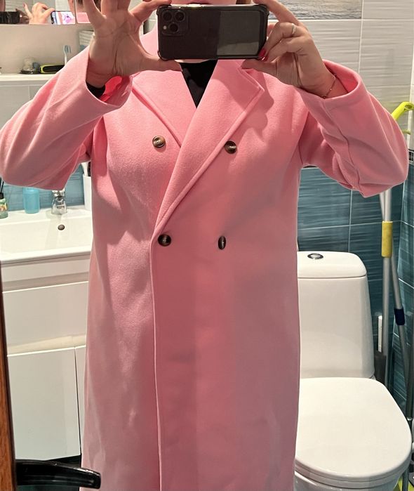 Дълго розово палто