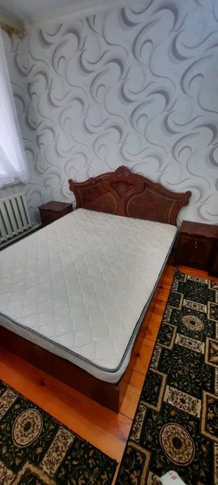 Двухспальная кровать. Еки тумбасы менен.