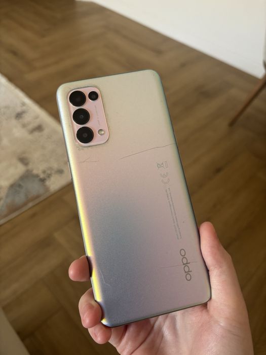 Телефон OPPPO Reno5