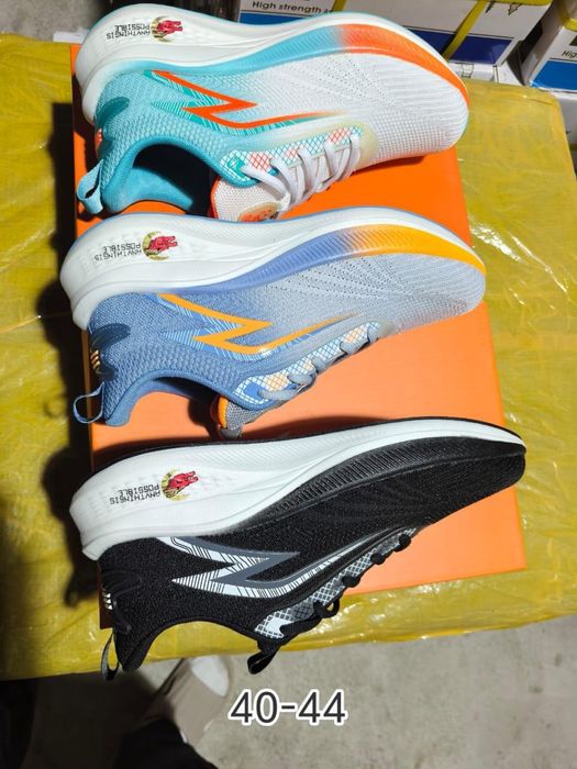 Кроссовки Nike, летние