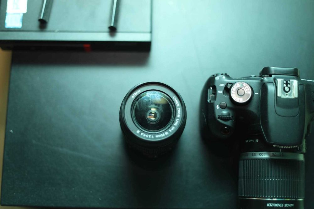 Canon EOS 1200D + 18-55 + 55-250 IS + 3 baterii + încărcătoare