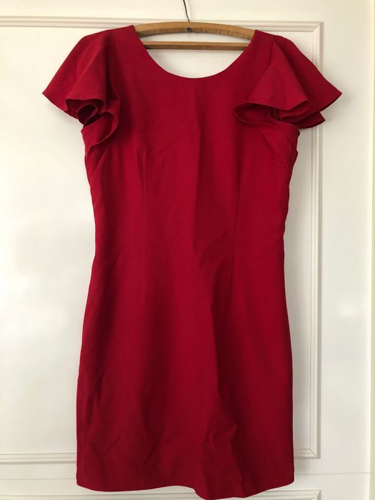 Семпла червена рокля по тялото