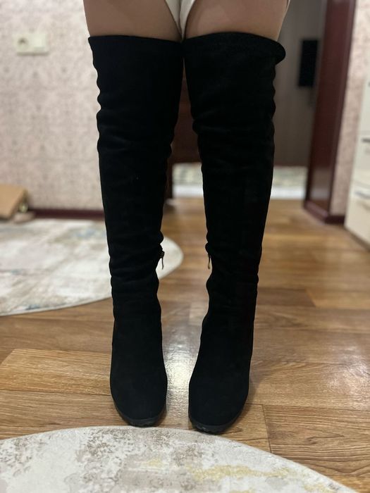 Продам замшевые сапоги