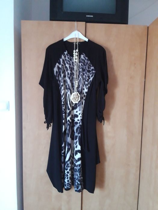 Vand rochie animalprint de culoare neagra