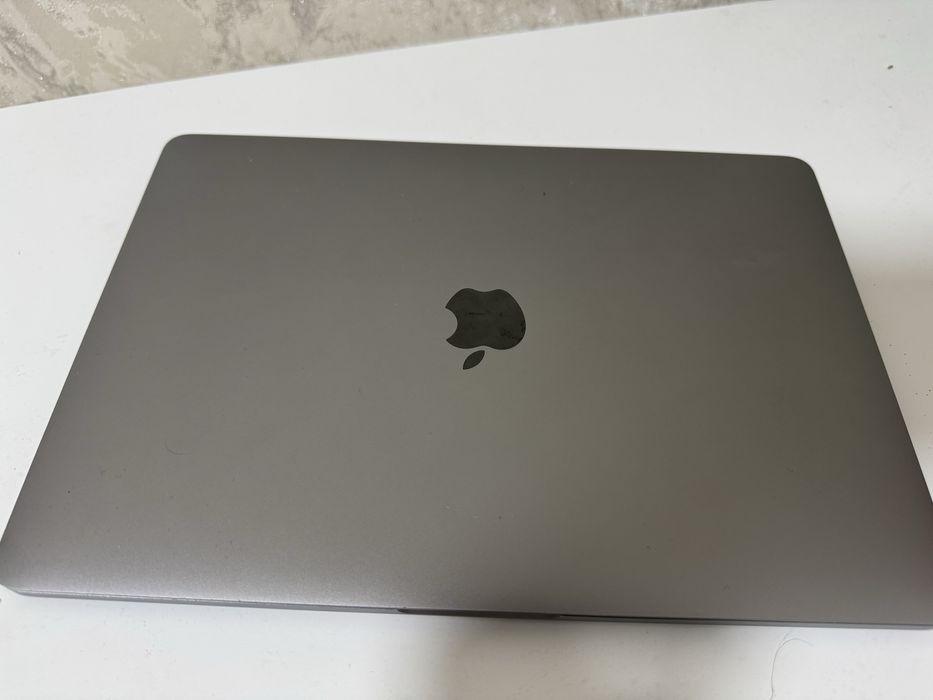 MacBook Pro 13” (2019) – 8 GB / 128 GB |