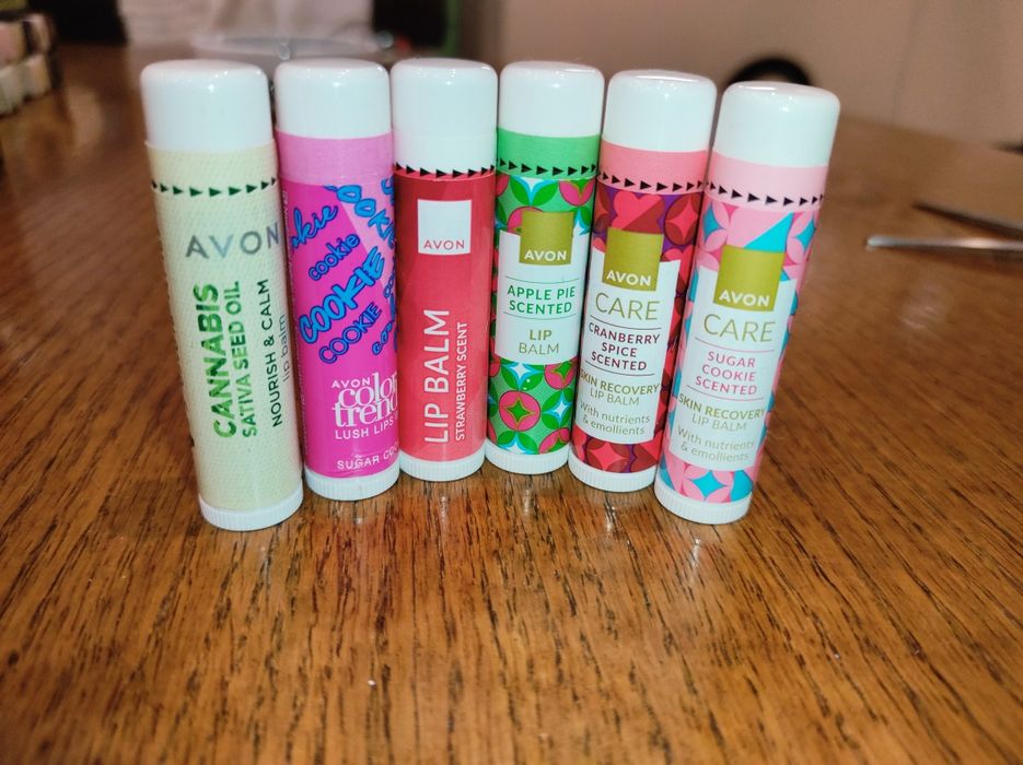 Балсами за устни AVON
