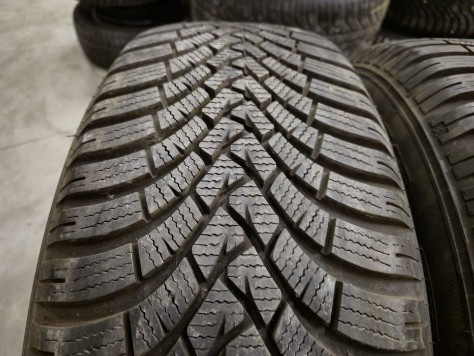 2 anvelope iarna Falken 235 60 18 ca si noi