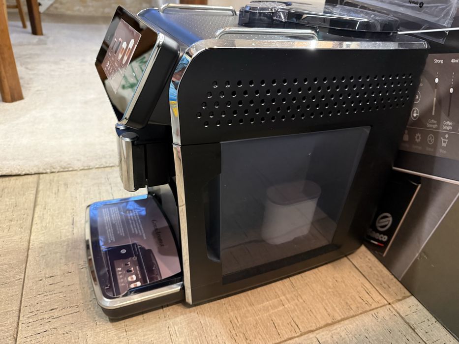 Кафемашина SAECO GranAroma Deluxe SM6682/10 в гаранция