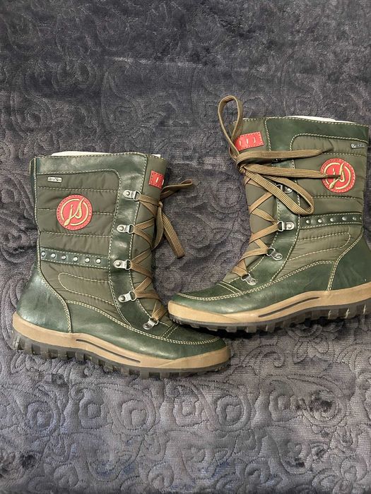 De vanzare cizme inblanite Jana shoes cu fermoar si siret.