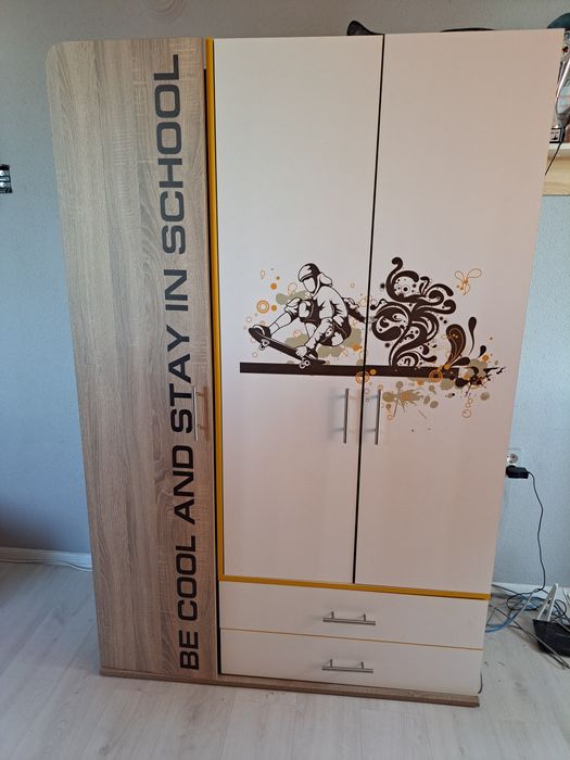 Гардероб трикрилен