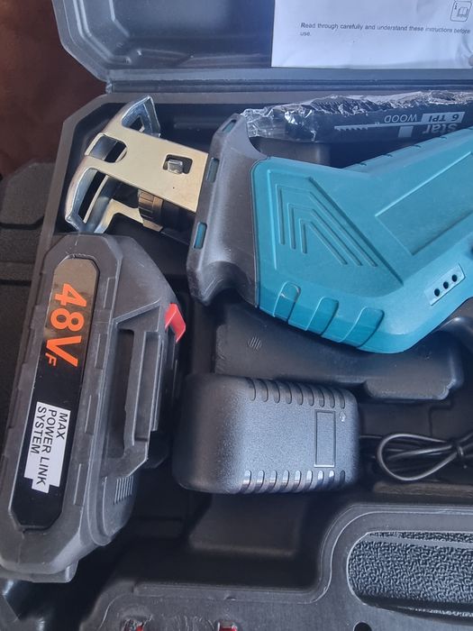 Mini fierăstrău cu 2 acumulatori