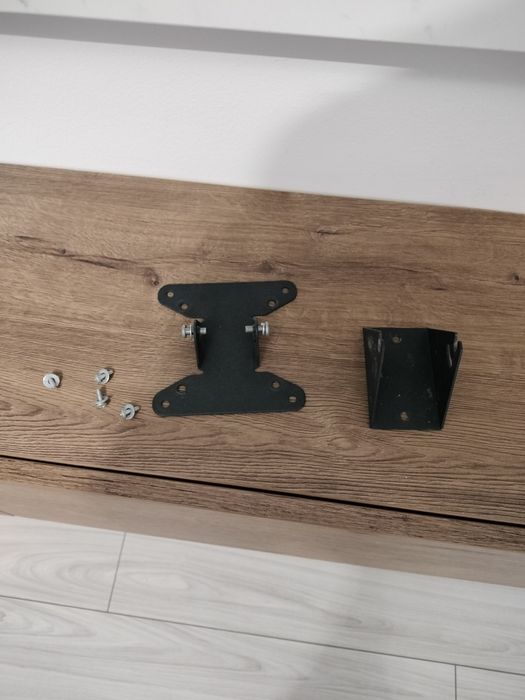 Vând suport tv pentru diagonala 60,eu l-am avut într-o bucatarie