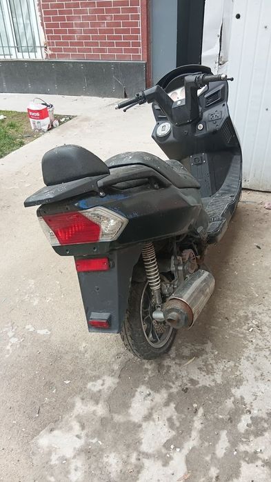 Продаю срочно скутер 140 кубов