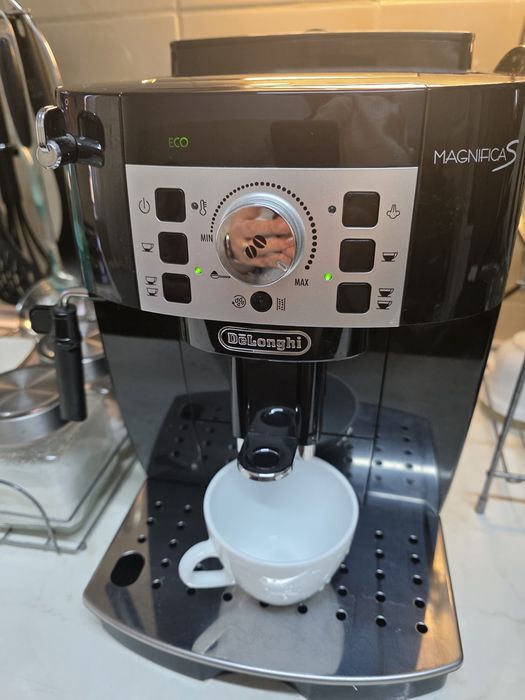 Espresor delonghi magnifica s