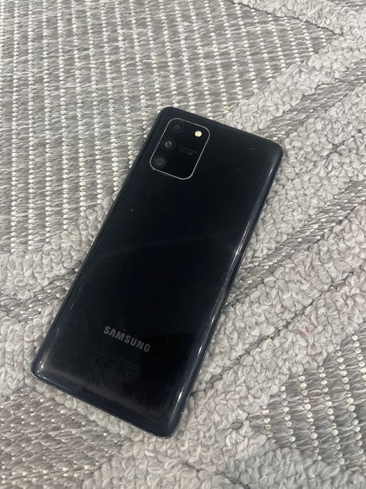 В продаже Samsung s 10 lite