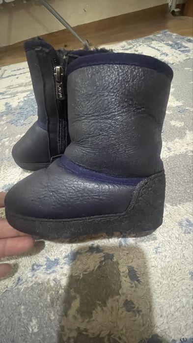 Продам угги кожанные детские Tiflani