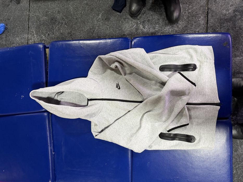 продаю nike tech fleece