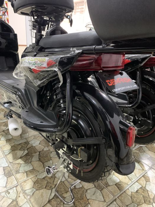 Skuter YANGi choʻntak  14 diska 55 tezlikga chiqadi bonuslar kaska