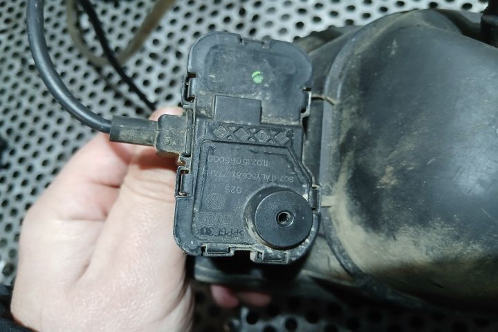 Usita rezervor 5C6810773H 5G9809999 5C6810773H 5G9809999 Volkswagen V