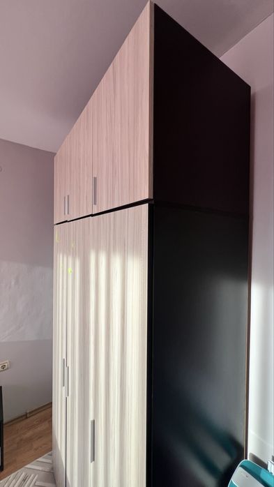 Трикрилен гардероб с надстройка