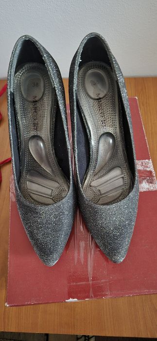 Pantofi argintii marimea 38