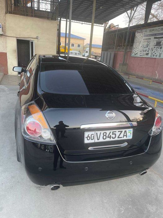 Продаётся автомобиль. Автомобиль сотилади