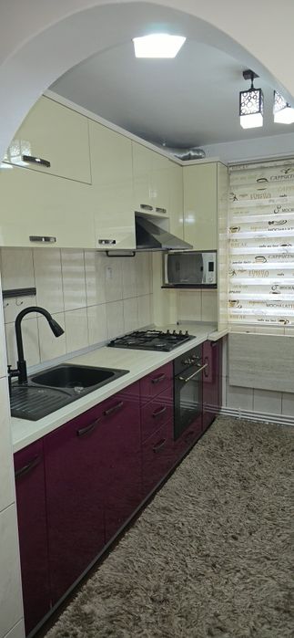 Vand 2 camere decomandat Burdujeni zona Ramiro