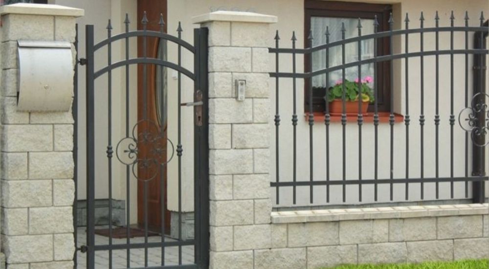 Изработка на метални конструкции, огради, порти, парапети и маси