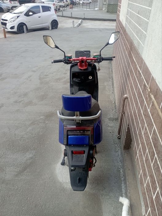 Skuter sotiladi srochno