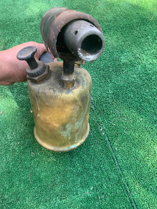 Бензинова горелка за прасета