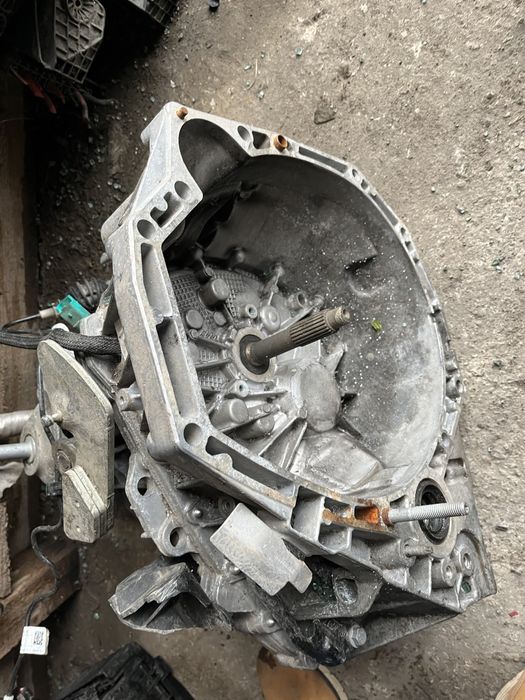 Cutie viteza dacia daster 1.5 dci 4x2 euri 6 an 2018