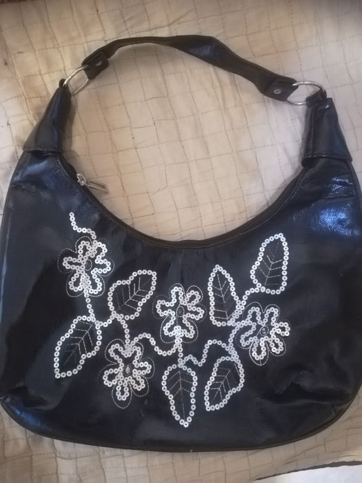 Нова дамска чанта в черно