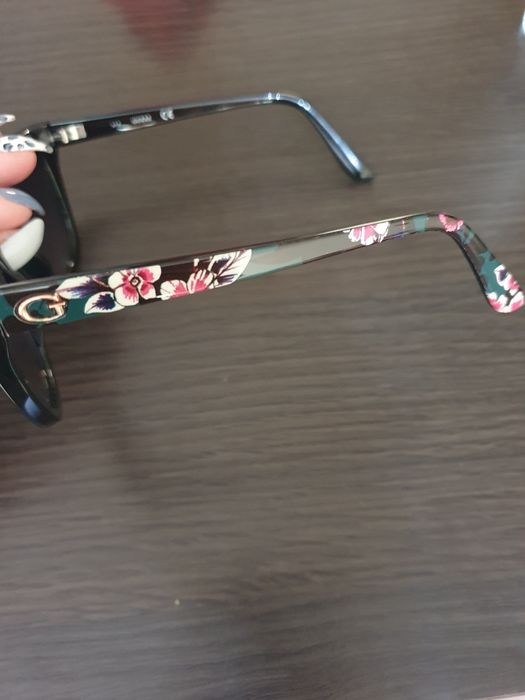 Слънчеви очила Guess