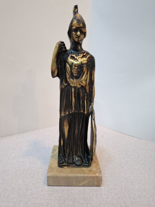 Бронзова лята статуя на Атина