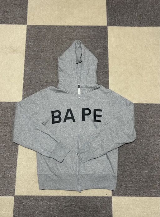 Bape zip hoodie        .