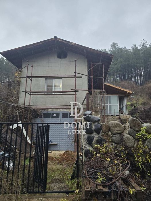 Къща в София, област-с.Бучин проход площ 50 цена 84900