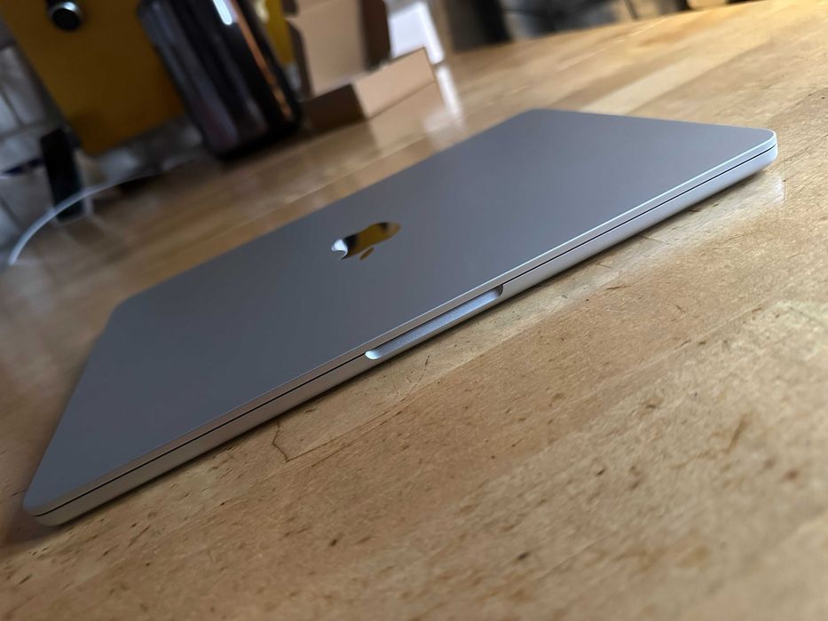 Apple Macbook AIR A3240 - M4 24GB / 512 GB 13 инча 2025 г MDM !!