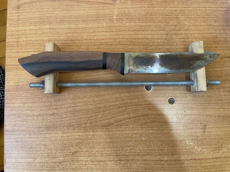 Продавам нож ръчна изработка от стомана 65 г
