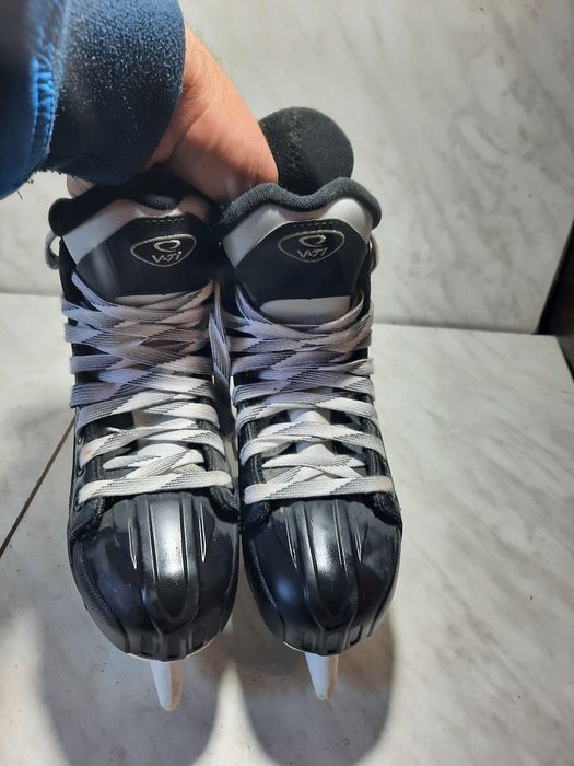 Patine hochei hochey 44 Nike marime  36 ( 22,5 cm)