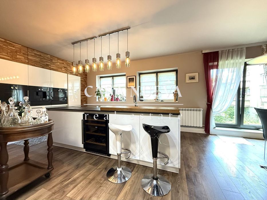 Продава се Къща в София, Център - 400 кв.м за 6250 €/кв.м - Снимка #2