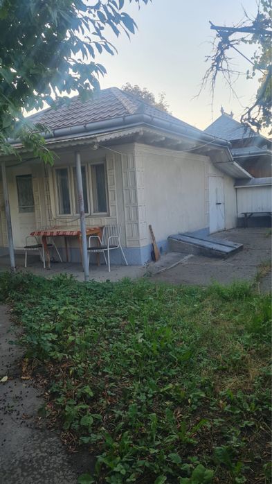Casa + teren de vanzare