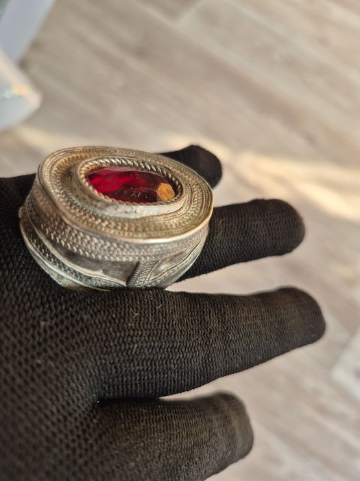 Ескі қазақ бұйымдары сатылады