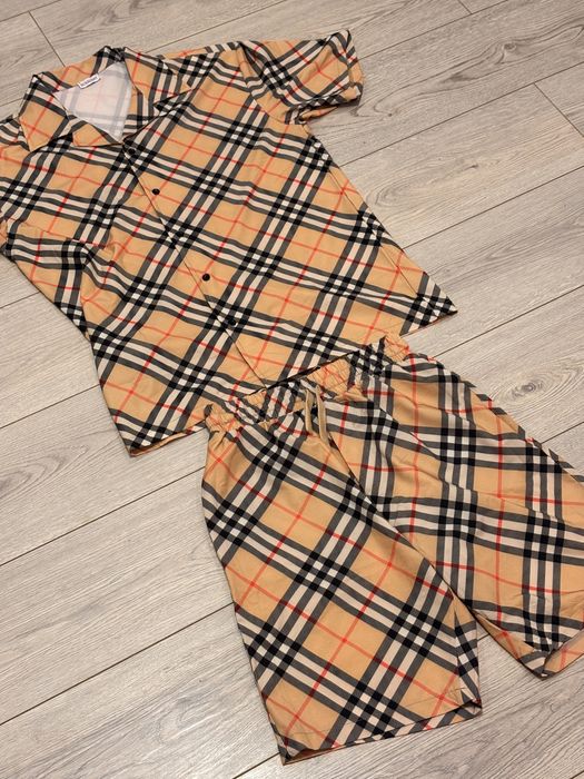 Compleu Burberry