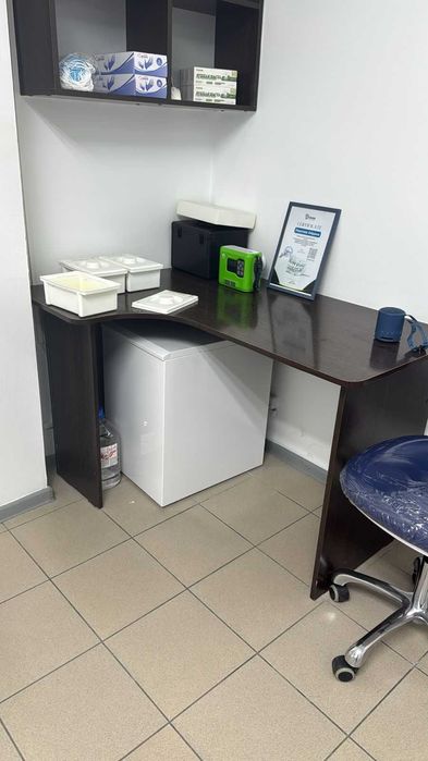 Продаётся стол с полкой