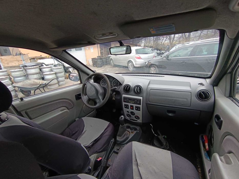 Dezmembram Dacia Logan
