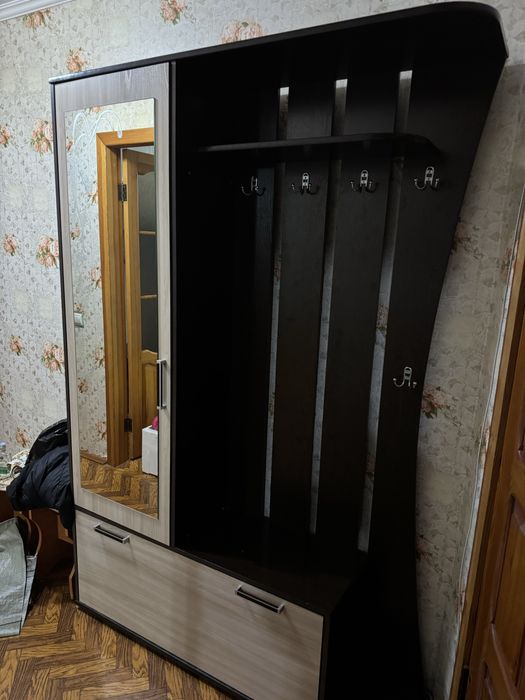Продам прихожие шкаф в отличном состояние