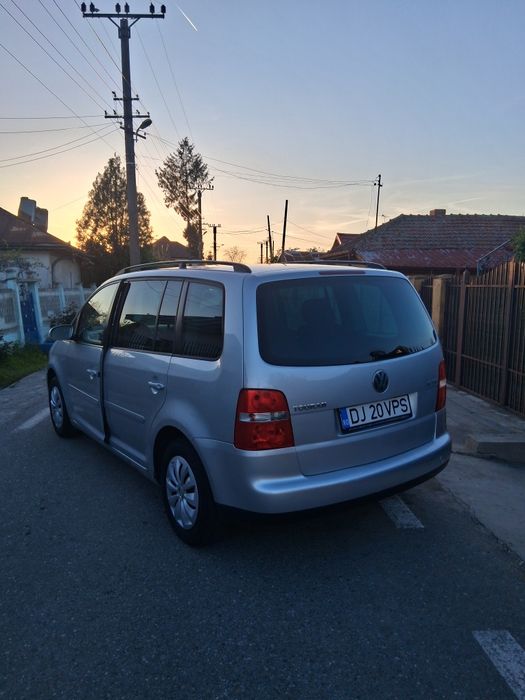 Vând vw touran 2004