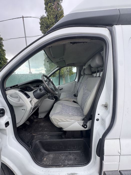 Opel Vivaro, Renault Trafic , Model inalt