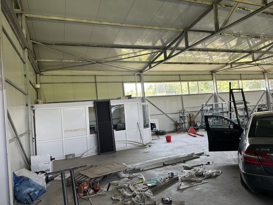 vand hala structura metalica cu panouri
