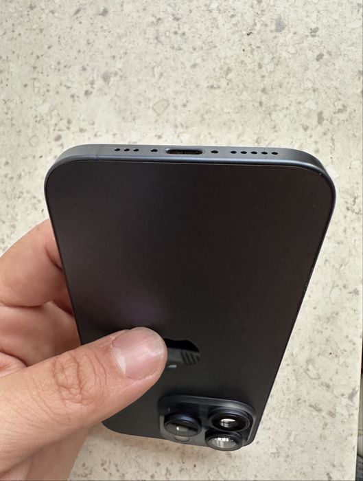 Carcasa iPhone 15 Pro Blue Titan, impecabila